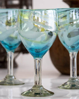 Verde Swirl Wine Glass