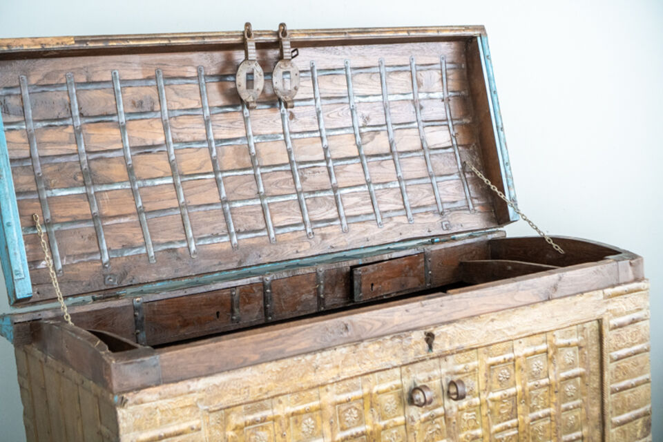 Huge Vintage Pittarah Blanket Box furniture lighting decor