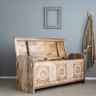Ashanti Blanket Box