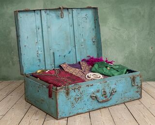 Medium Vintage Indian Metal Suitcase 15